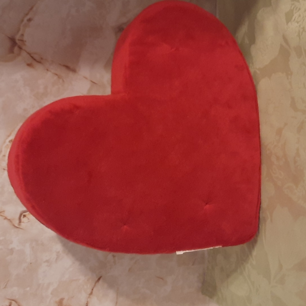 Valentine's Heart shape pillow euc - Picture 2 of 4